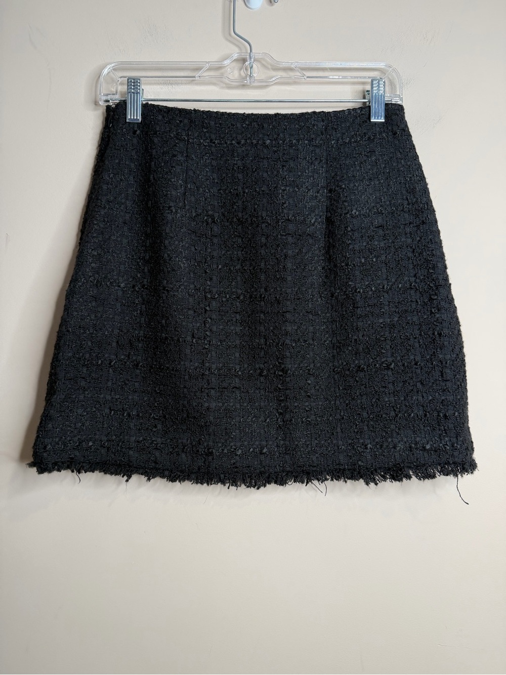 Express Black Tweed Mini Skirt Gold Button Frayed Hem Boucle High Waist Sz 2 H5 - Picture 3 of 8